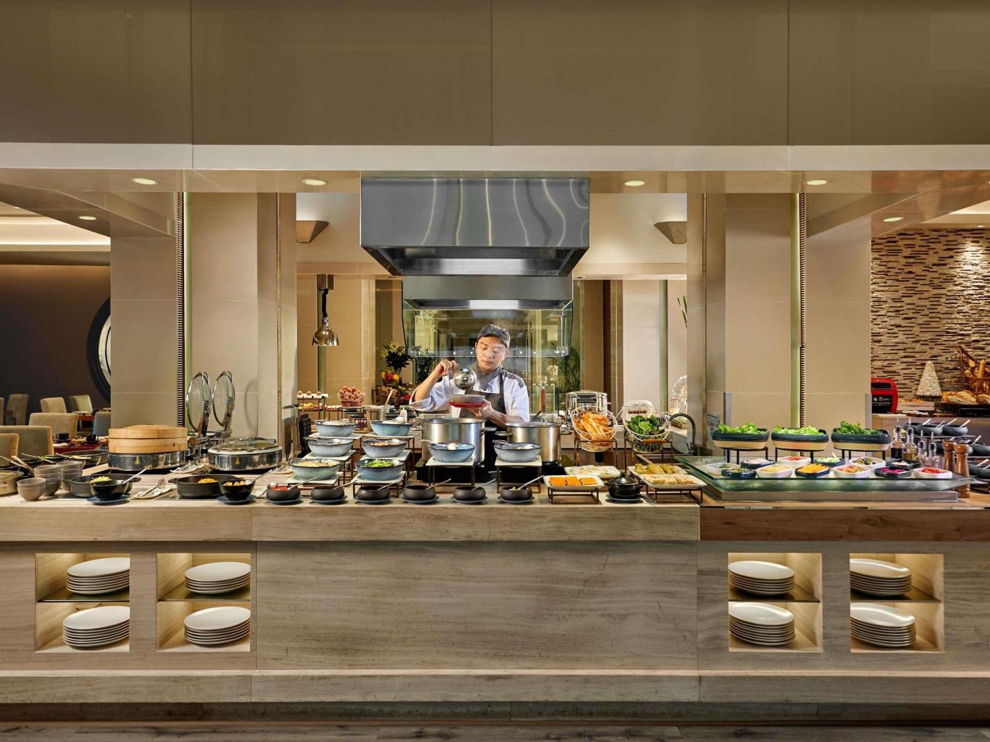 Moevenpick Centre Hotel 5*