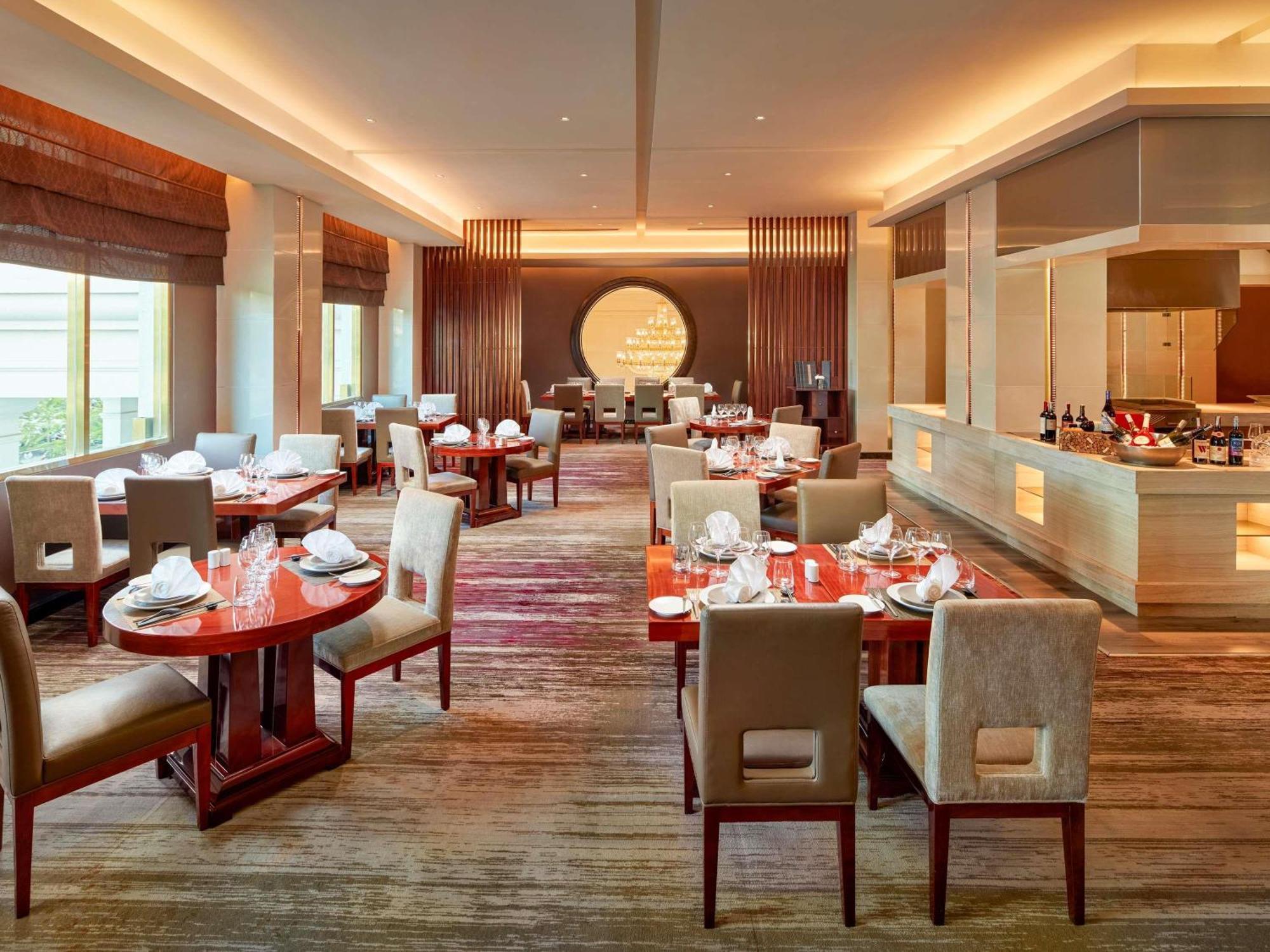 Moevenpick Centre 5* Hanoi