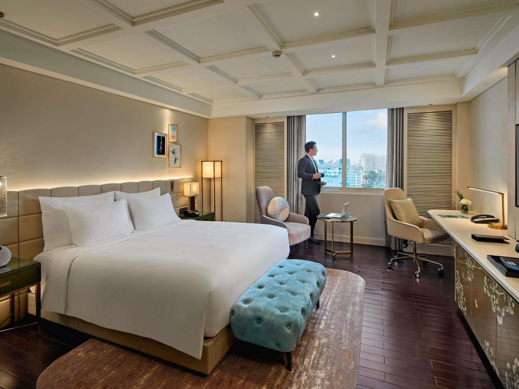 Moevenpick Centre 5*